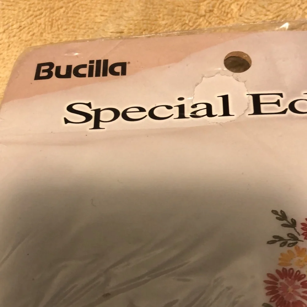 BUCILLA PRAYING HANDS PILLOWCASE PAIR 64974 STAMPED EMBROIDERY 20